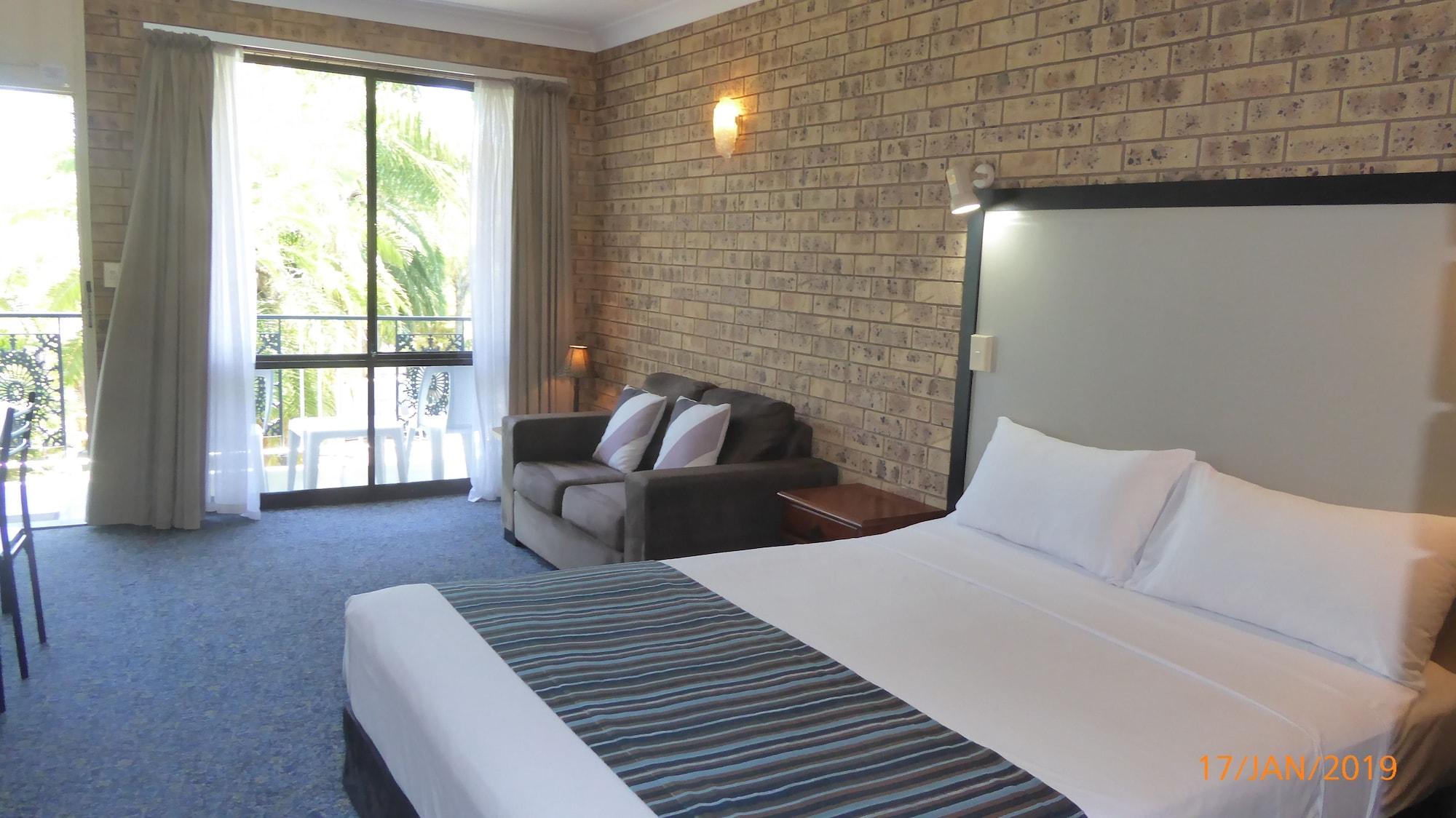 Tower Court Motel - Adults Only Haven Херви Бей Екстериор снимка