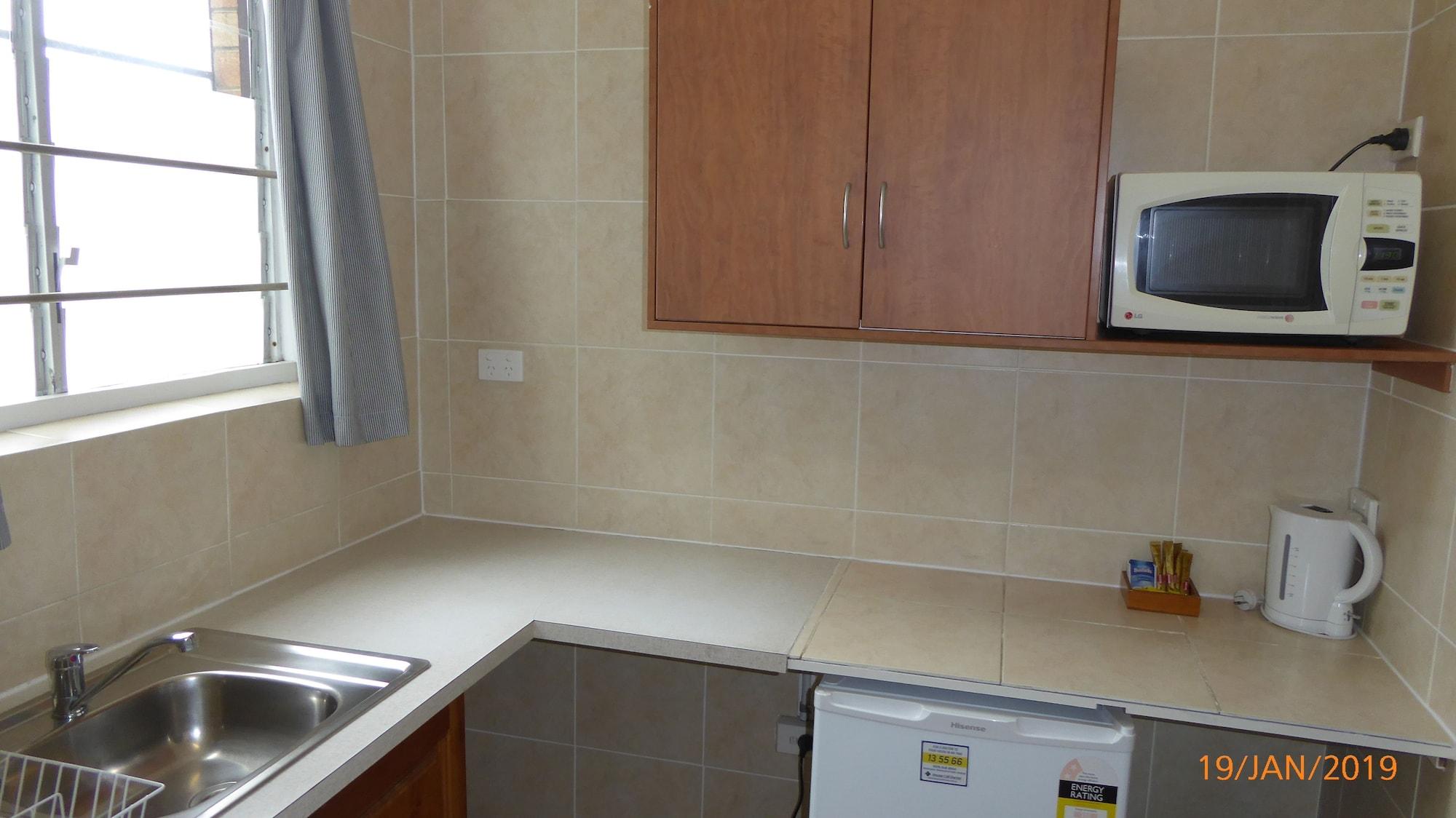 Tower Court Motel - Adults Only Haven Херви Бей Екстериор снимка