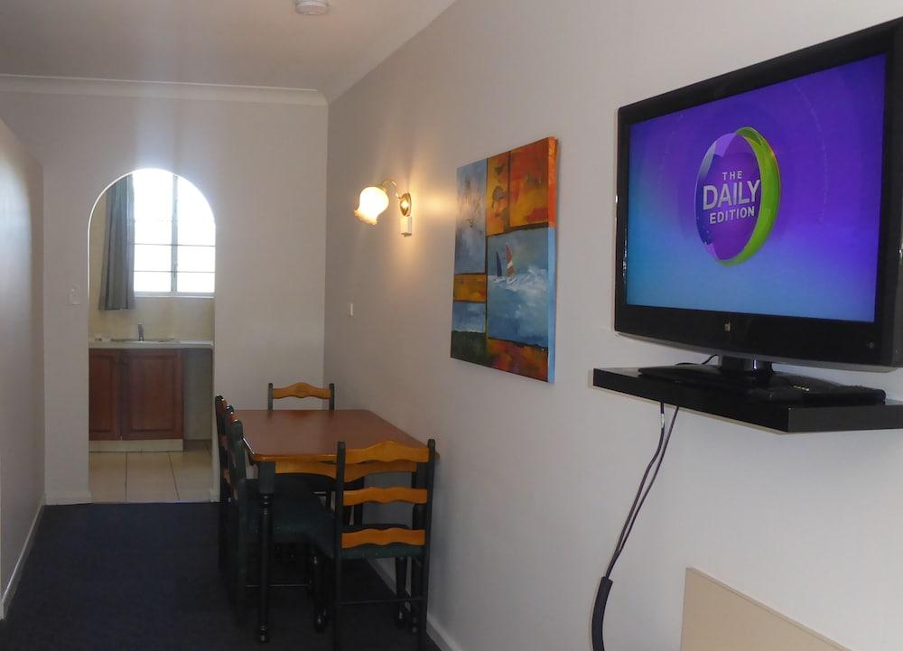 Tower Court Motel - Adults Only Haven Херви Бей Екстериор снимка