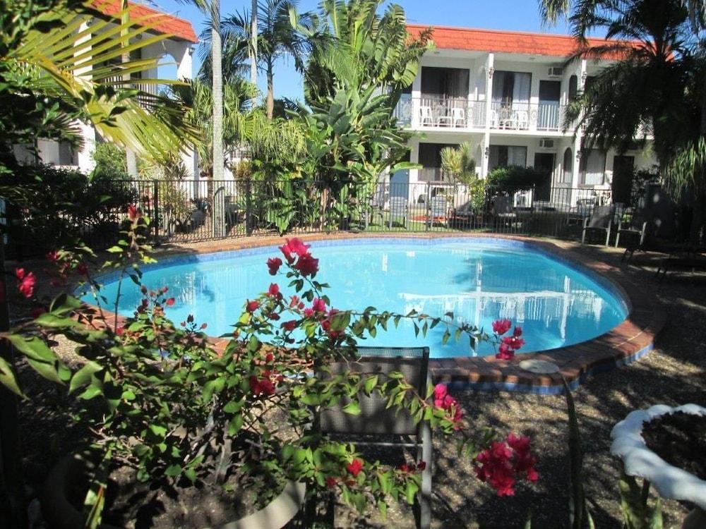 Tower Court Motel - Adults Only Haven Херви Бей Екстериор снимка