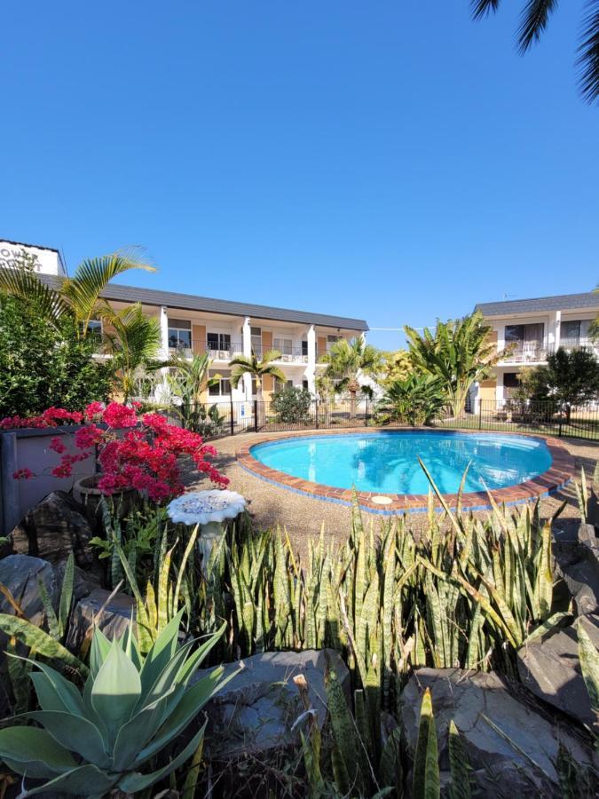Tower Court Motel - Adults Only Haven Херви Бей Екстериор снимка