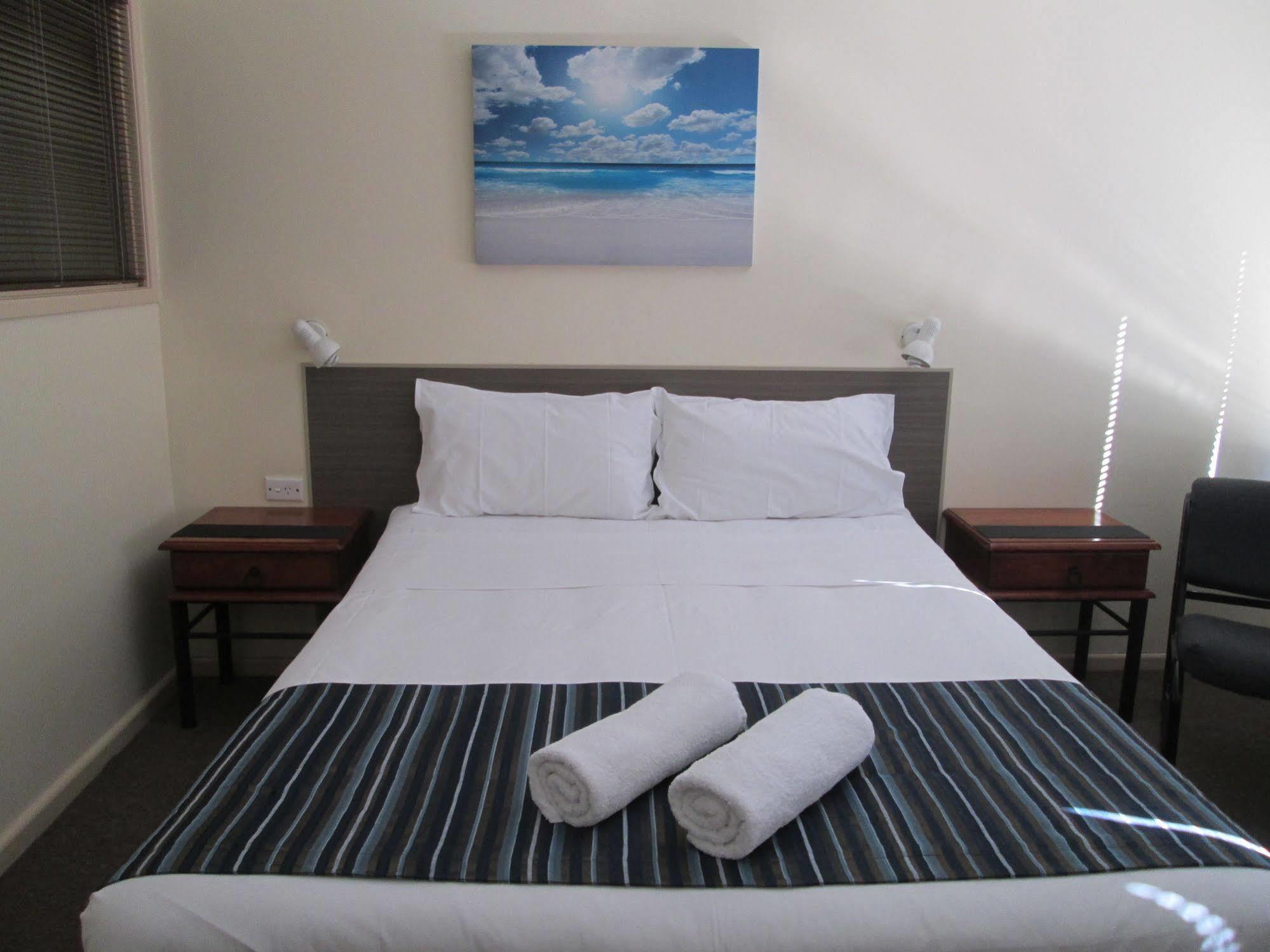 Tower Court Motel - Adults Only Haven Херви Бей Екстериор снимка