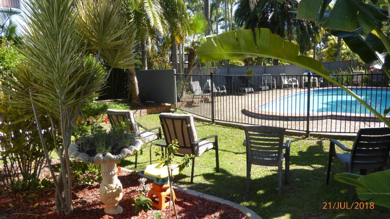 Tower Court Motel - Adults Only Haven Херви Бей Екстериор снимка