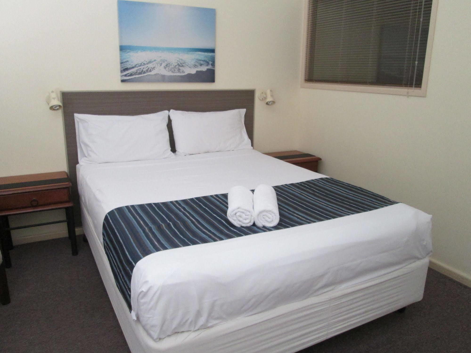 Tower Court Motel - Adults Only Haven Херви Бей Екстериор снимка