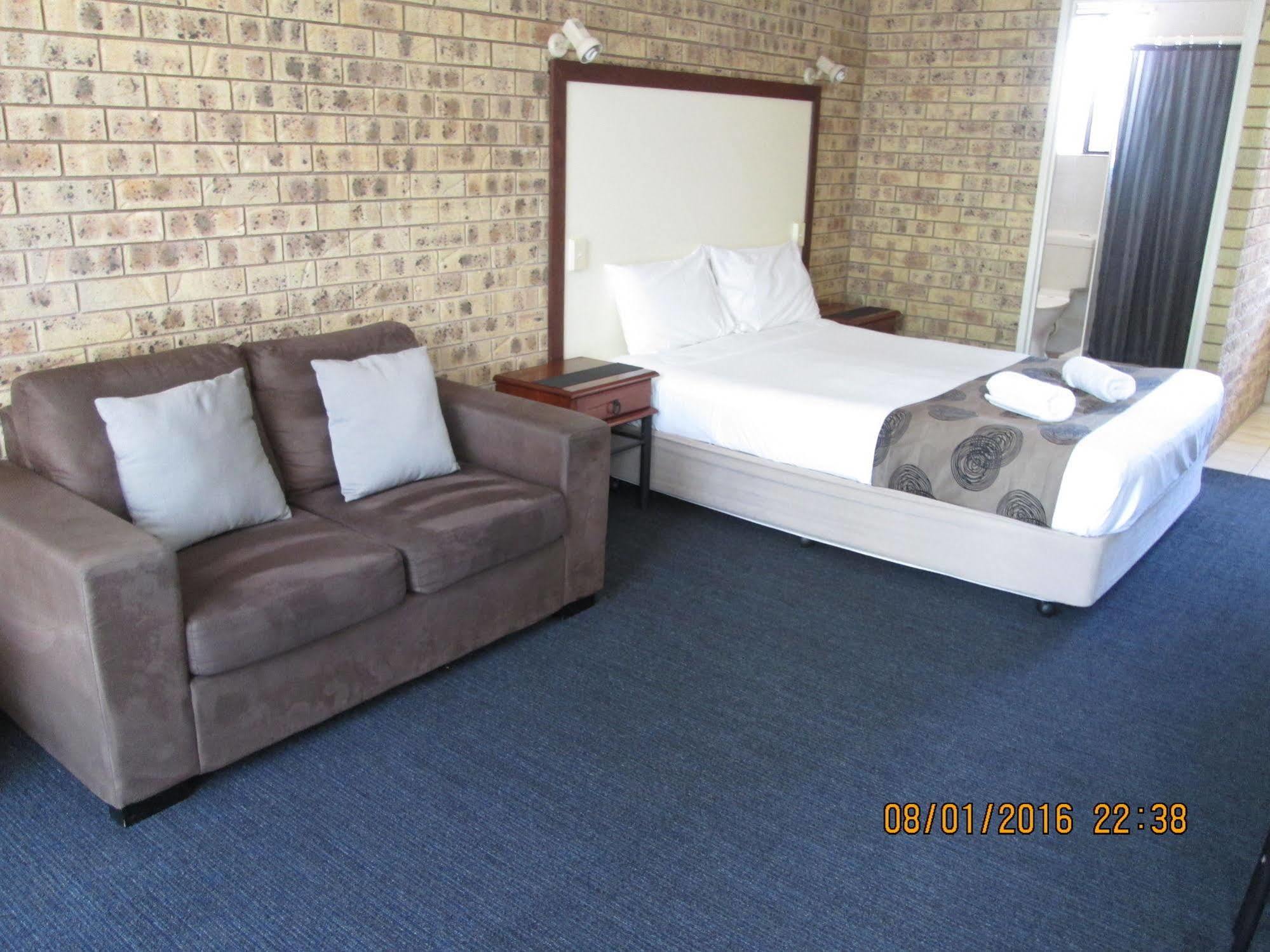 Tower Court Motel - Adults Only Haven Херви Бей Екстериор снимка